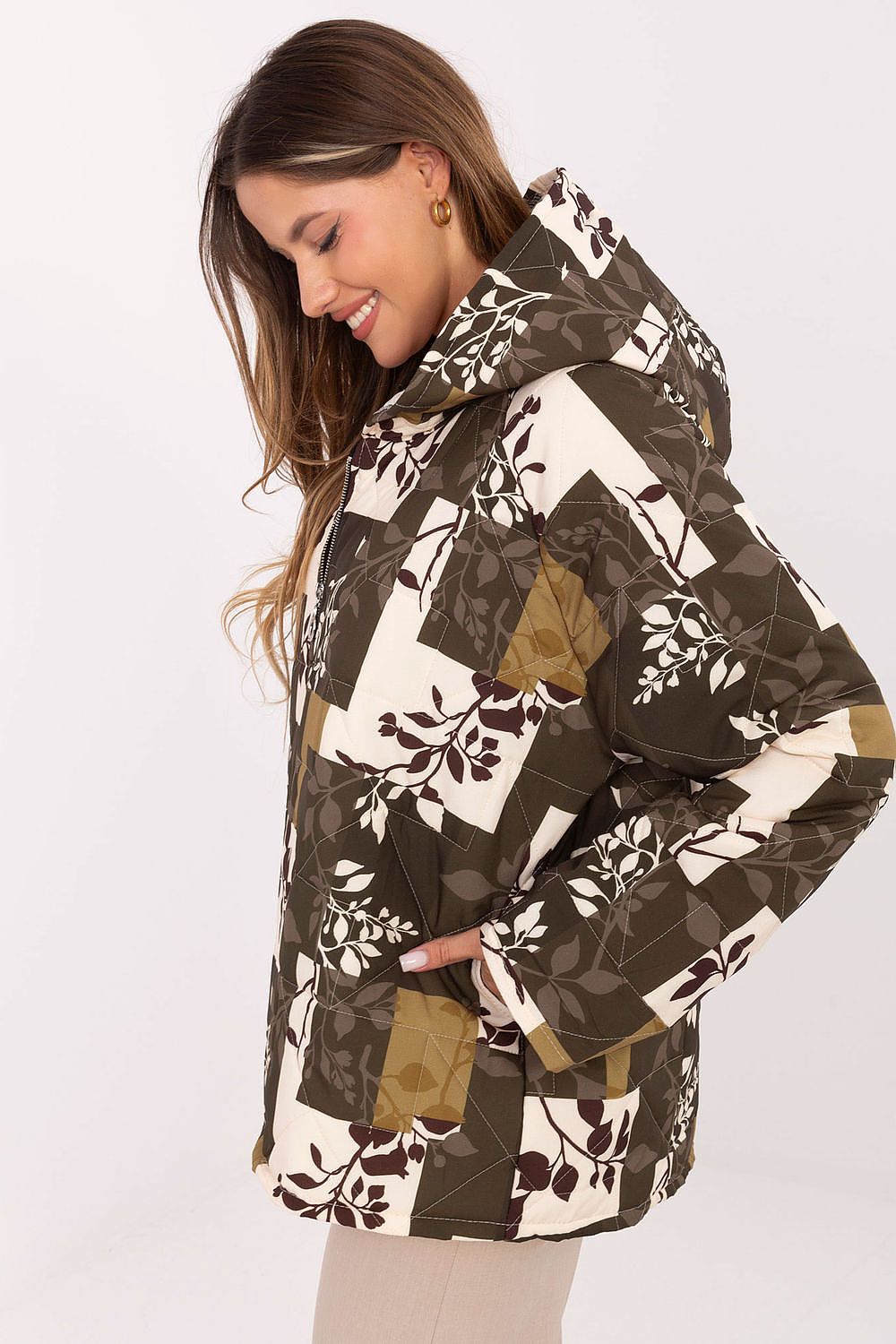 Oppdag vårt utvalg av stilfulle Beige Jakke Italia Moda til dame i ulike størrelser og kvalitetsmaterialer - perfekte til jobb, fritid og alle dager. Rask levering og gode priser hos MS Stylehaven. se mer!