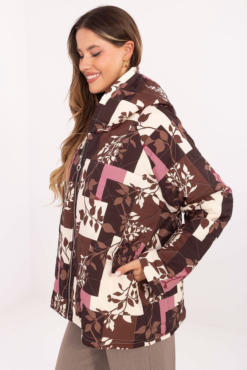 Oppdag vårt utvalg av stilfulle  Jakke Italia Moda til dame i ulike størrelser og kvalitetsmaterialer – perfekte til jobb, fritid og alle dager. Rask levering og gode priser hos MS Stylehaven. se mer!