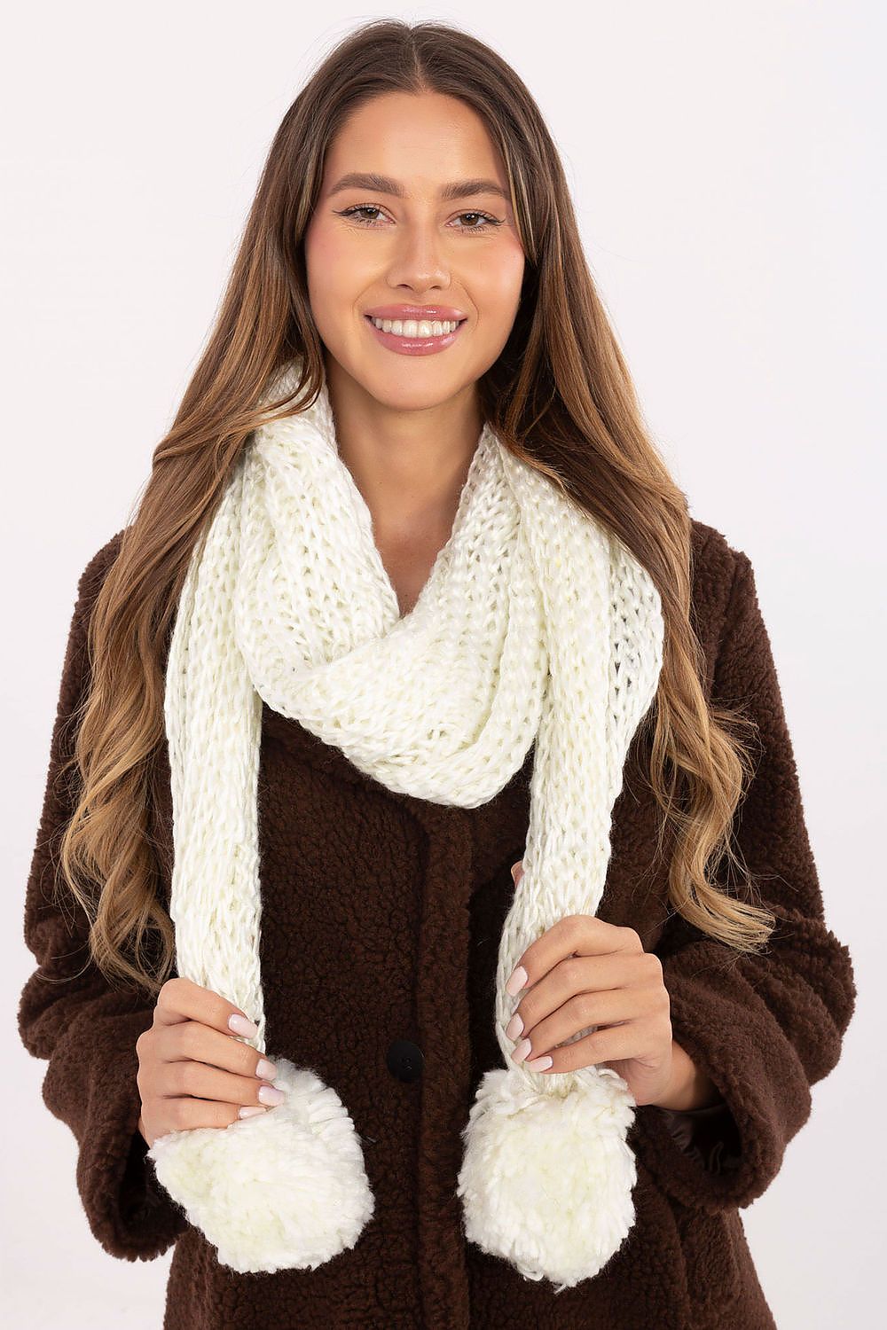 Oppdag vårt utvalg av stilfulle Beige Sjal AT til dame i ulike størrelser og kvalitetsmaterialer – perfekte til jobb, fritid og alle dager. Rask levering og gode priser hos MS Stylehaven. se mer!