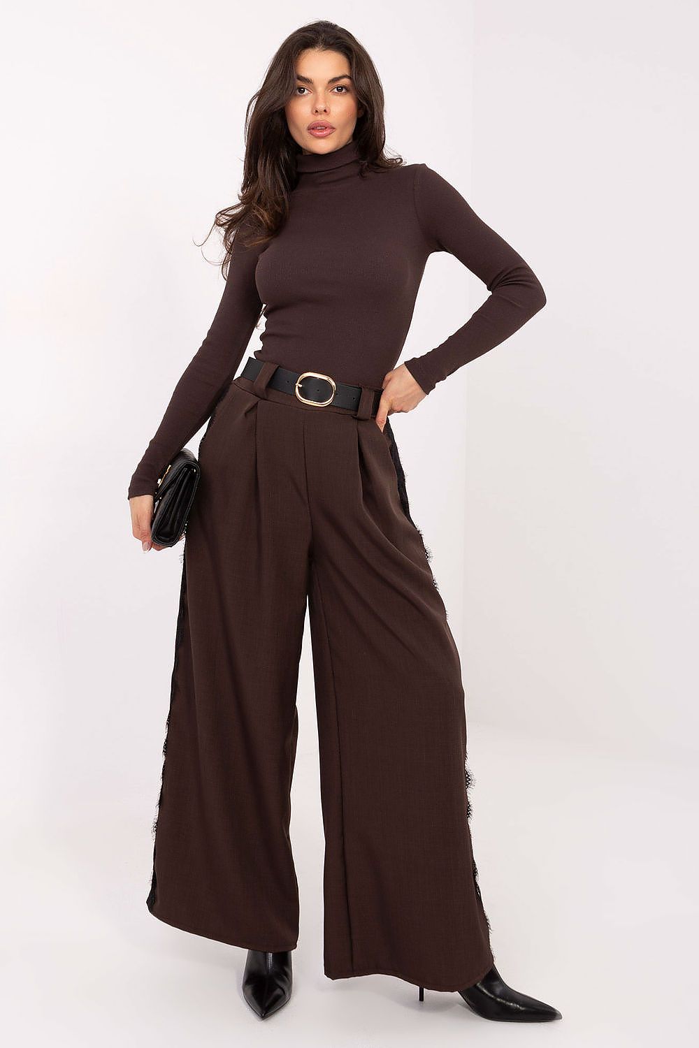 Oppdag vårt utvalg av stilfulle Brun Høyhalset genser Rue Paris til dame i ulike størrelser og kvalitetsmaterialer - perfekte til jobb, fritid og alle dager. Rask levering og gode priser hos MS Stylehaven. se mer!