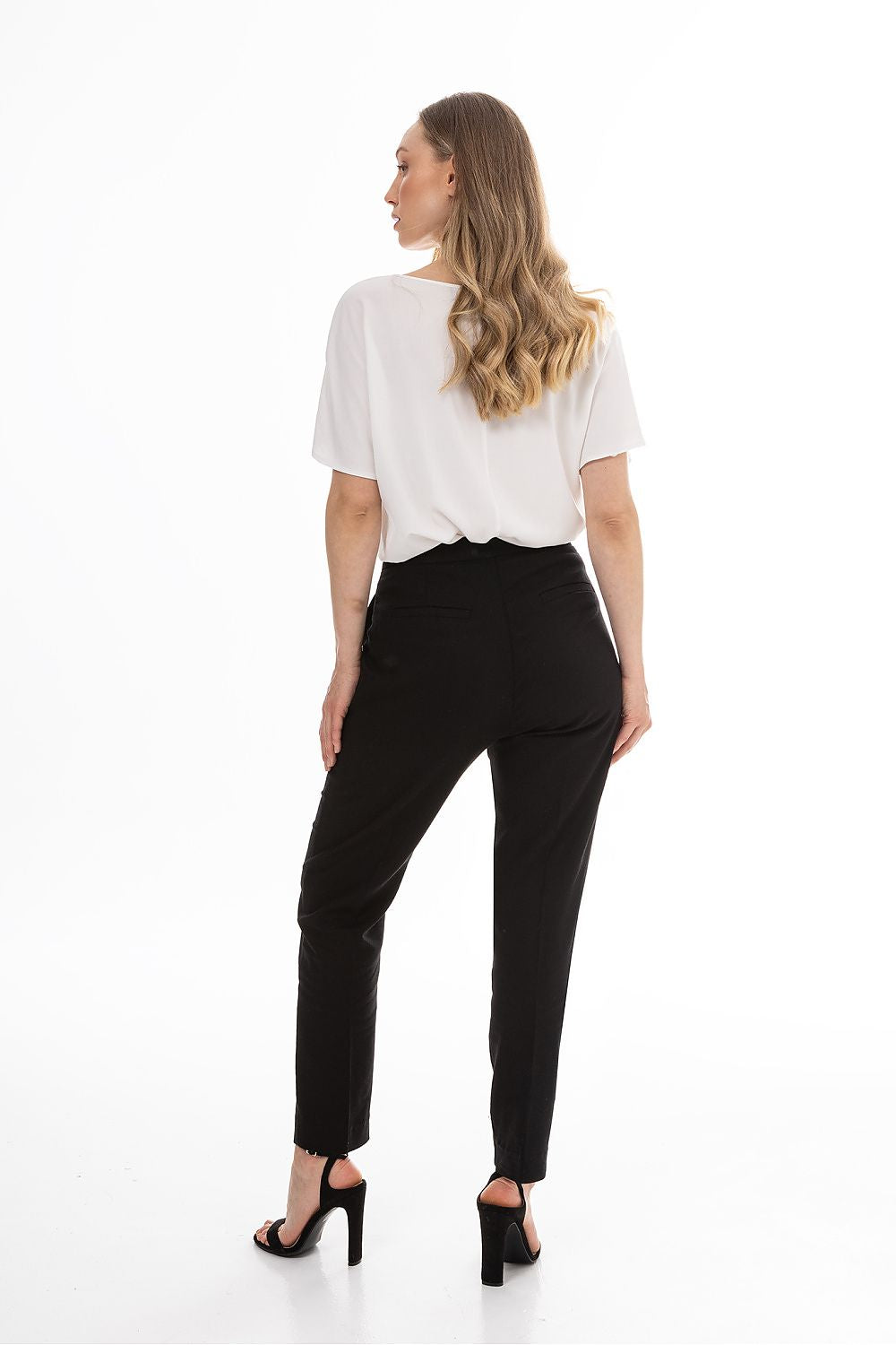  Women trousers model 225297 awama 