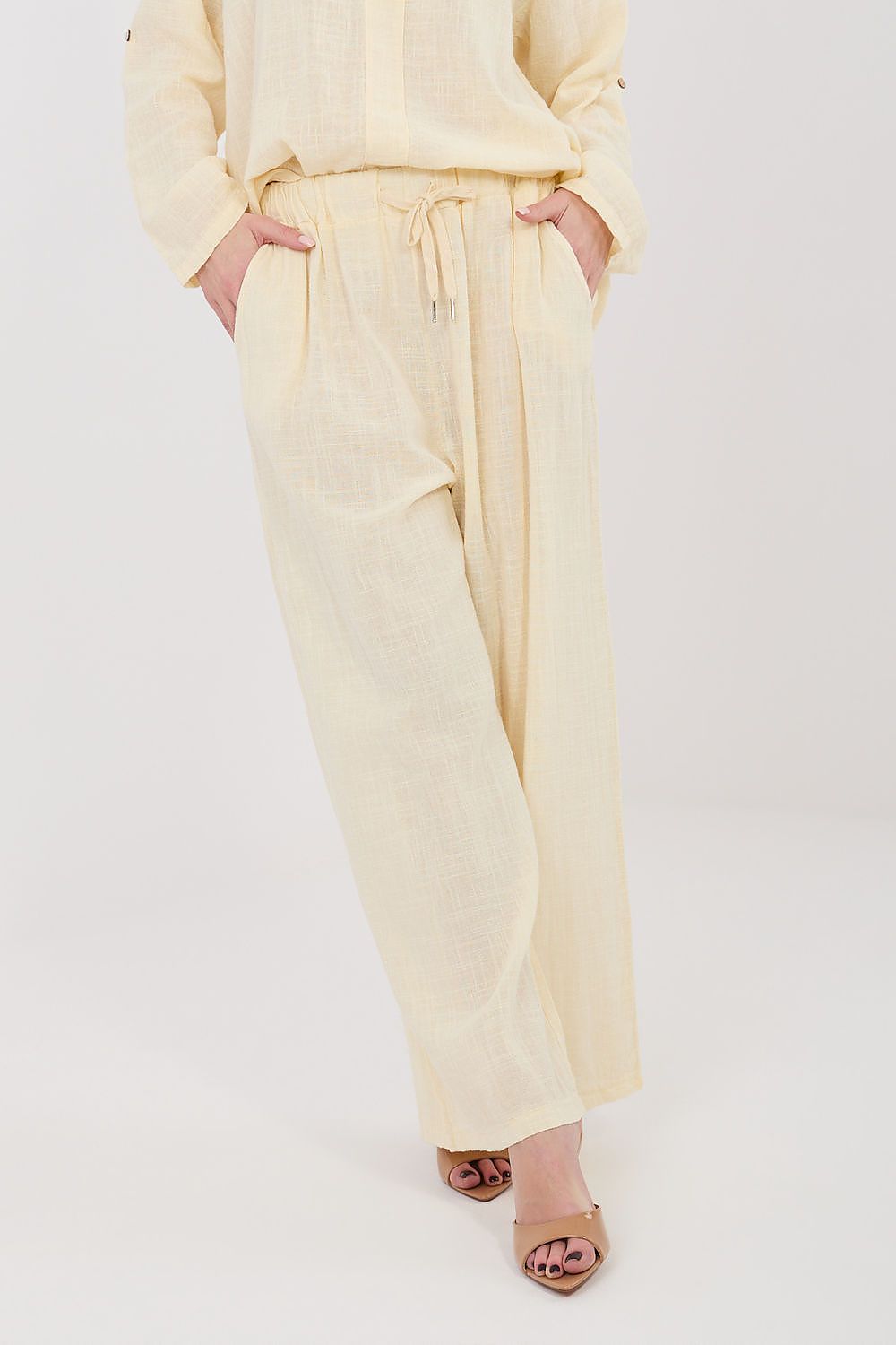  Women trousers model 225496 Italy Moda 