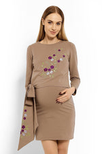 Sykepleie kjole fra PeeKaBoo til dame fra MS StyleHaven, laget av Bomull; Elastan, farge beige, størrelse S/M, med 3-4; long ermer, perfekt til casual; dress