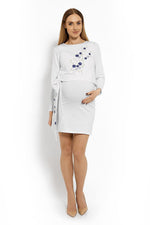 Sykepleie kjole fra PeeKaBoo til dame fra MS StyleHaven, laget av Bomull; Elastan, farge Hvit, størrelse L/XL, med 3-4; long ermer, perfekt til casual; dress