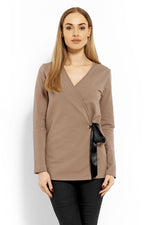 Wrap gravidbluse fra PeeKaBoo til dame fra MS StyleHaven, laget av Elastan; Bomull, farge beige 2, størrelse S/M, med long ermer, perfekt til casual; dress