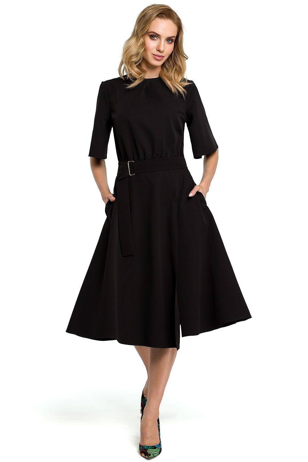 Lett Dagkjole Moe til dame fra MS StyleHaven, laget av polyester, farge Svart, størrelse s, med 45720 ermer, midi lengde, kjolestil a-line, perfekt til casual; dress