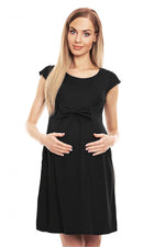 Bow Accent Flared Graviditetskjole fra PeeKaBoo til dame fra MS StyleHaven, laget av polyester; Viskose, farge Svart, størrelse S/M, med cap; short ermer, knee-1; mini; short; midi lengde, kjolestil other; tank; shirt; flared; blouson; empire-waist, perfekt til casual; dress