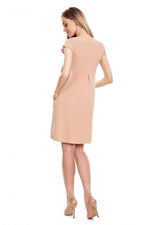 Bow Accent Flared Graviditetskjole fra PeeKaBoo til dame fra MS StyleHaven, laget av polyester; Viskose, farge beige, størrelse L/XL, med cap; short ermer, perfekt til casual; dress