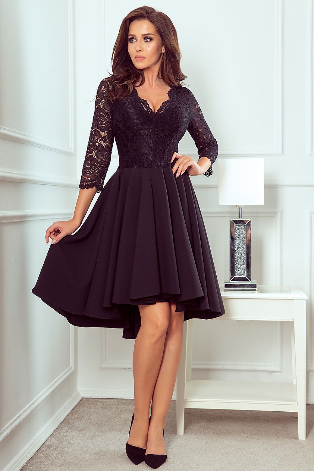 Nicolle asymmetrisk blondekjole – elegant og flytende kjole for spesielle anledninger til dame fra MS StyleHaven, laget av Viskose; polyester, farge Rød, størrelse M, med 3-4; long ermer, perfekt til casual; dress