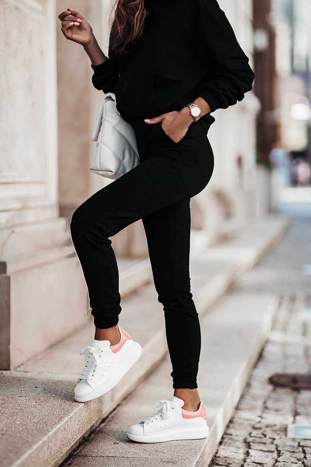 Klassisk treningsdress sett IVON til dame fra MS StyleHaven, laget av Bomull; Elastan, farge Svart, størrelse M/L, med sleeveless ermer, perfekt til casual; dress