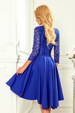 Nicolle asymmetrisk blondekjole – elegant og flytende kjole for spesielle anledninger til dame fra MS StyleHaven, laget av Viskose; polyester, farge Grå, størrelse M, med 3-4; long ermer, perfekt til casual; dress