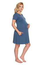 Easy Nursing Nightshirt fra PeeKaBoo til dame fra MS StyleHaven, laget av Viskose; Elastan, farge Blå, størrelse L/XL, med short; cap ermer, perfekt til casual; dress