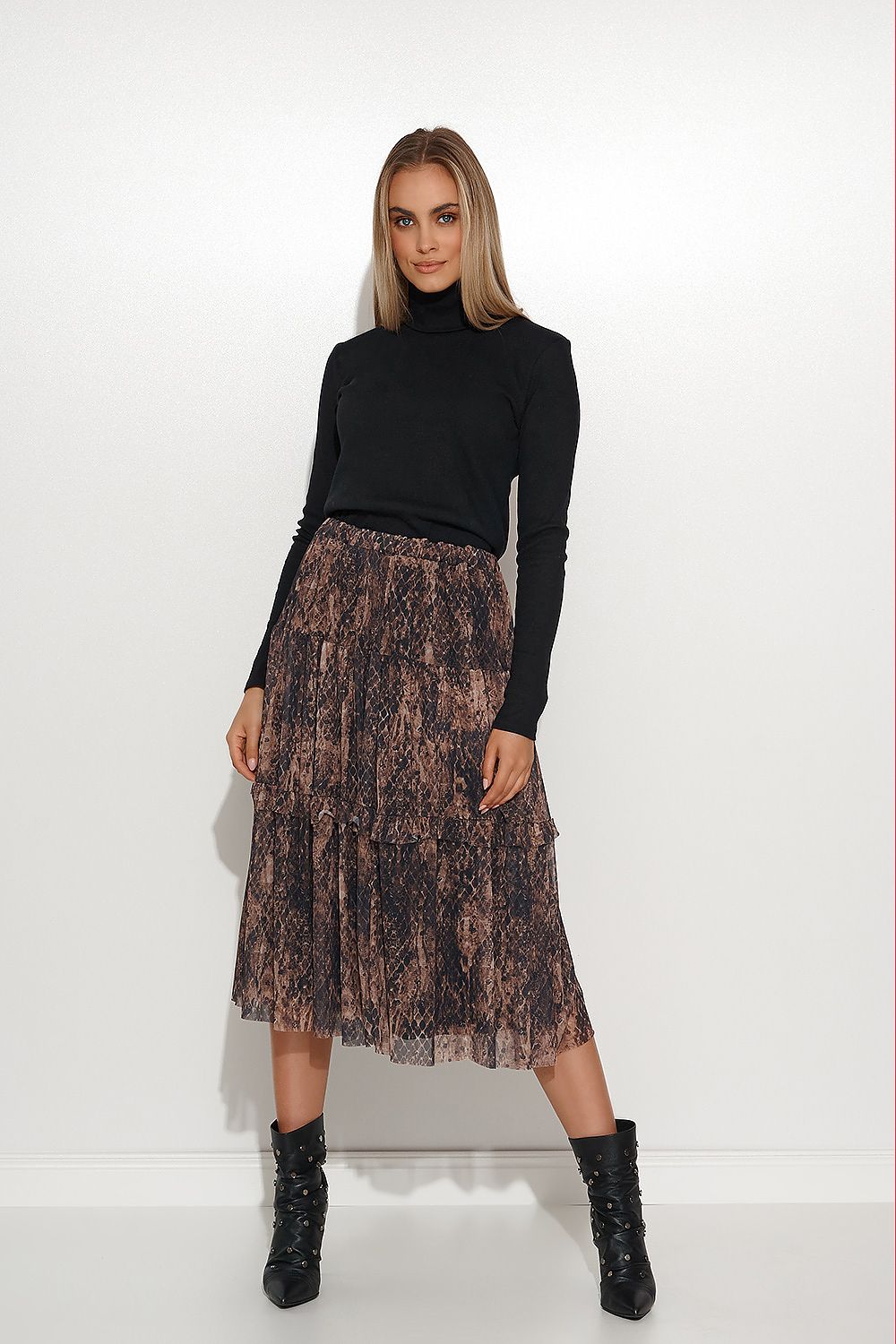 Oppdag vårt utvalg av stilfulle Svart Makadamia-høyhalskrage til dame i ulike størrelser og kvalitetsmaterialer – perfekte til jobb; fritid og alle dager. Rask levering og gode priser hos MS Stylehaven. se mer!