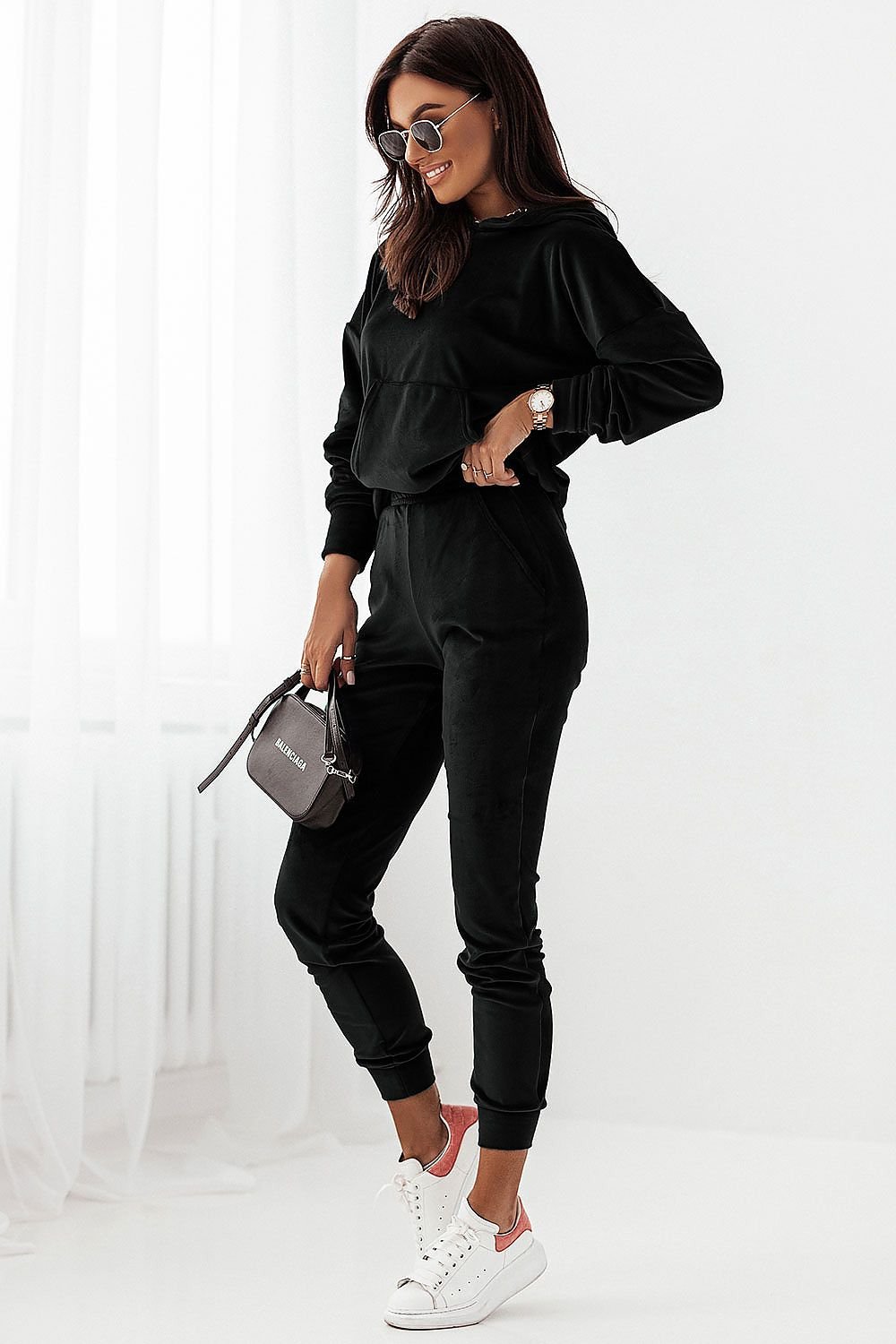 Louis Velour Set- IVON til dame fra MS StyleHaven, laget av polyester; Velur, farge Svart, størrelse XS/S, med sleeveless ermer, perfekt til casual; dress