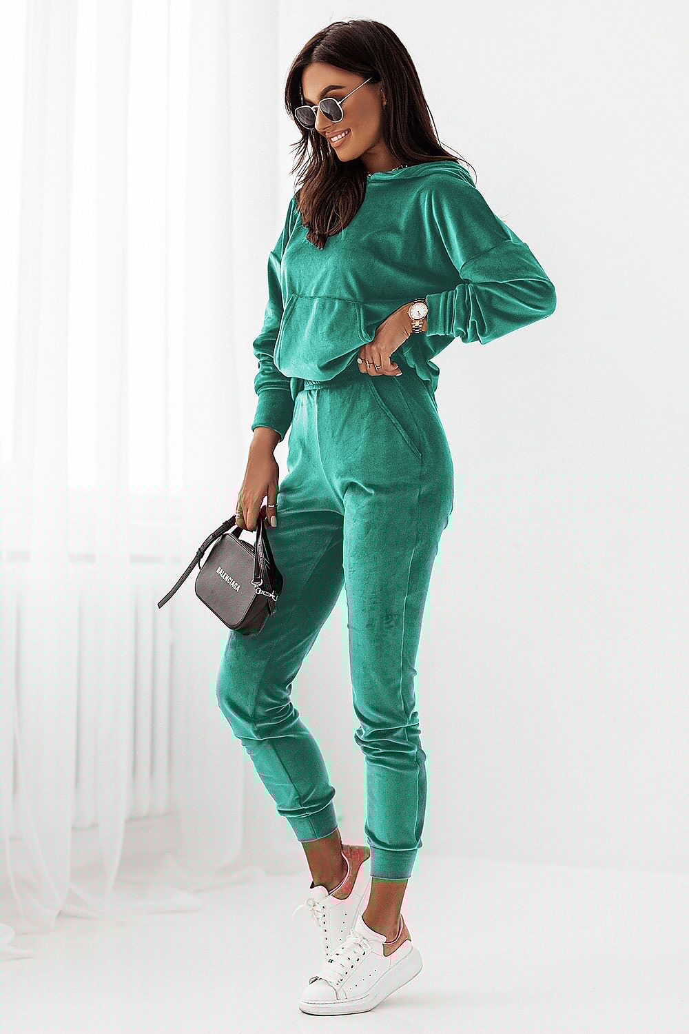 Louis Velour Set- IVON til dame fra MS StyleHaven, laget av polyester; Velur, farge Svart, størrelse 3XL/4XL, med sleeveless ermer, perfekt til casual; dress