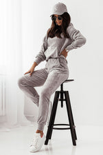 Louis Velour Set- IVON til dame fra MS StyleHaven, laget av polyester; Velur, farge Brun, størrelse M/L, med sleeveless ermer, perfekt til casual; dress
