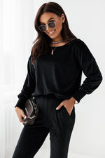 Velour Bliss – Elegant komfortsett IVON til dame fra MS StyleHaven, laget av polyester; Velur, farge Svart, størrelse XS/S, med sleeveless ermer, perfekt til casual; dress