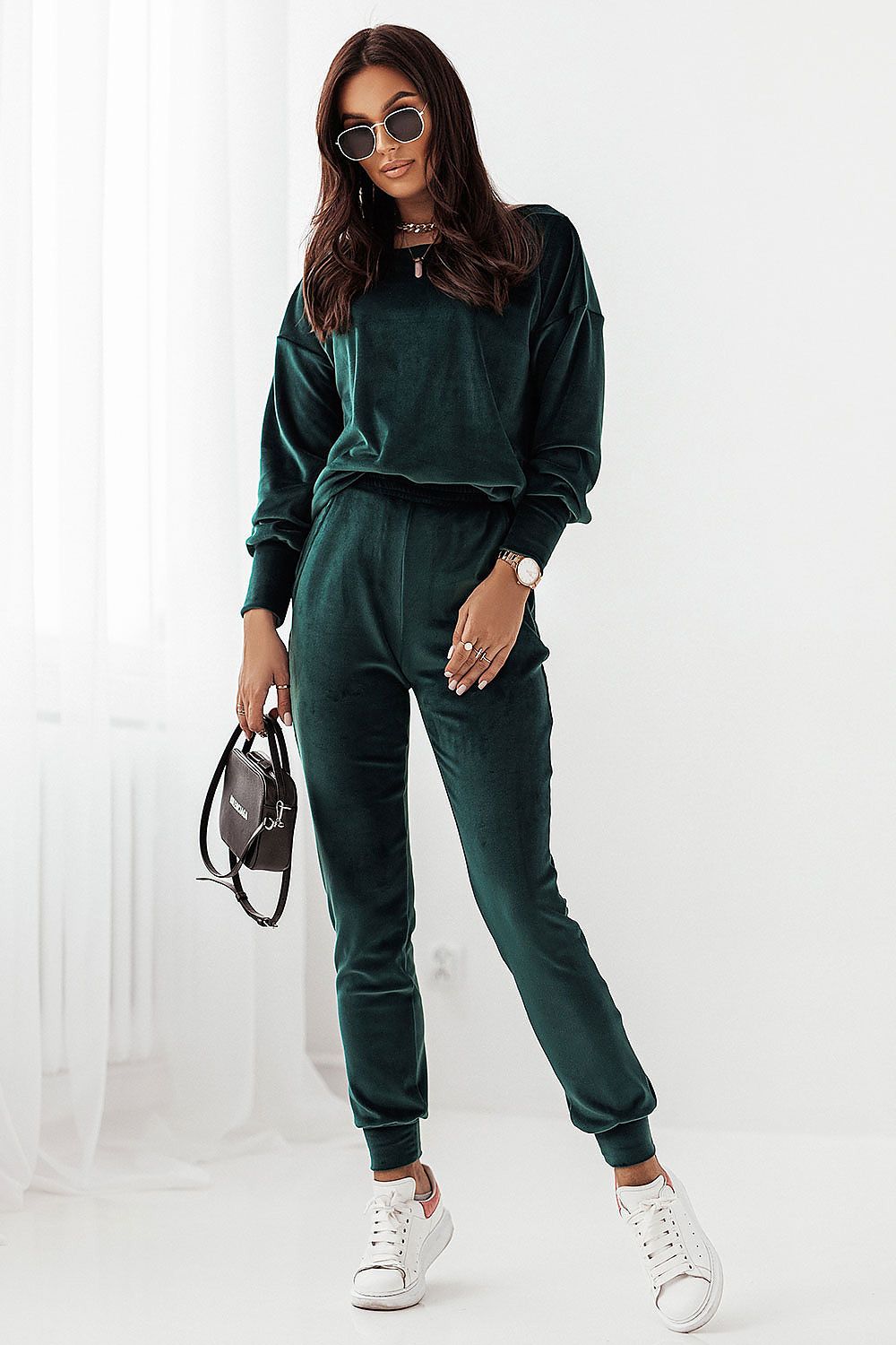 Velour Bliss – Elegant komfortsett IVON til dame fra MS StyleHaven, laget av polyester; Velur, farge Svart, størrelse M/L, med sleeveless ermer, perfekt til casual; dress