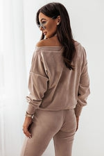 Velour Bliss – Elegant komfortsett IVON til dame fra MS StyleHaven, laget av polyester; Velur, farge beige, størrelse XS/S, med sleeveless ermer, perfekt til casual; dress