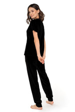 Oppdag vårt utvalg av stilfulle Svart Sett Babella til dame i ulike størrelser og kvalitetsmaterialer – perfekte til jobb, fritid og alle dager. Rask levering og gode priser hos MS Stylehaven. se mer!