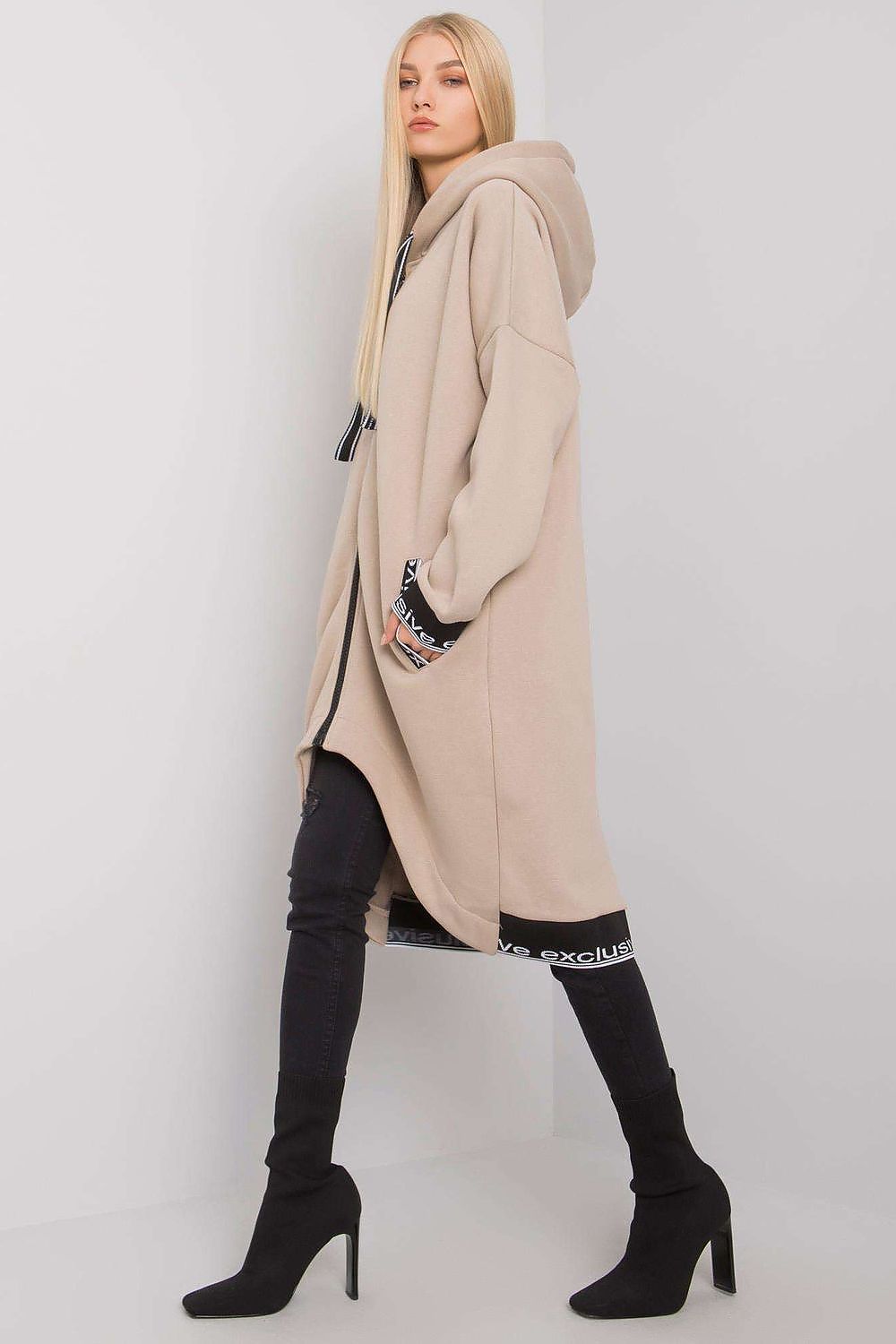 Oppdag vårt utvalg av stilfulle Beige Genser - Relevans til dame i ulike størrelser og kvalitetsmaterialer – perfekte til jobb; fritid og alle dager. Rask levering og gode priser hos MS Stylehaven. se mer!