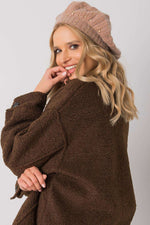 Oppdag vårt utvalg av stilfulle  Cap- AT til dame i ulike størrelser og kvalitetsmaterialer – perfekte til jobb; fritid og alle dager. Rask levering og gode priser hos MS Stylehaven. se mer!