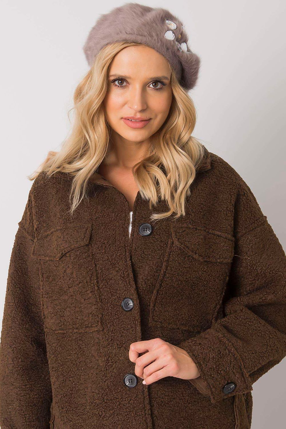 Oppdag vårt utvalg av stilfulle Svart Beret- AT til dame i ulike størrelser og kvalitetsmaterialer – perfekte til jobb; fritid og alle dager. Rask levering og gode priser hos MS Stylehaven. se mer!