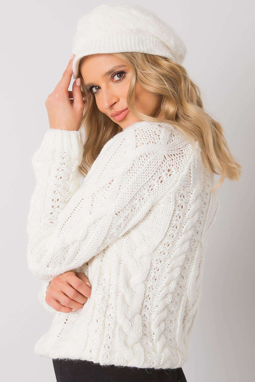 Oppdag vårt utvalg av stilfulle Svart Cap- AT til dame i ulike størrelser og kvalitetsmaterialer - perfekte til jobb; fritid og alle dager. Rask levering og gode priser hos MS Stylehaven. se mer!