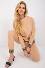 Oppdag vårt utvalg av stilfulle Beige Sett fancy til dame i ulike størrelser og kvalitetsmaterialer – perfekte til jobb; fritid og alle dager. Rask levering og gode priser hos MS Stylehaven. se mer!