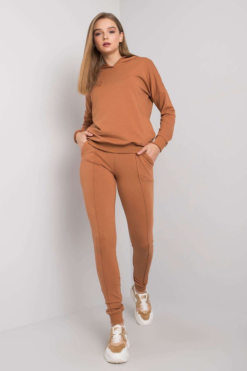 Oppdag vårt utvalg av stilfulle Brun Sett fancy til dame i ulike størrelser og kvalitetsmaterialer – perfekte til jobb, fritid og alle dager. Rask levering og gode priser hos MS Stylehaven. se mer!