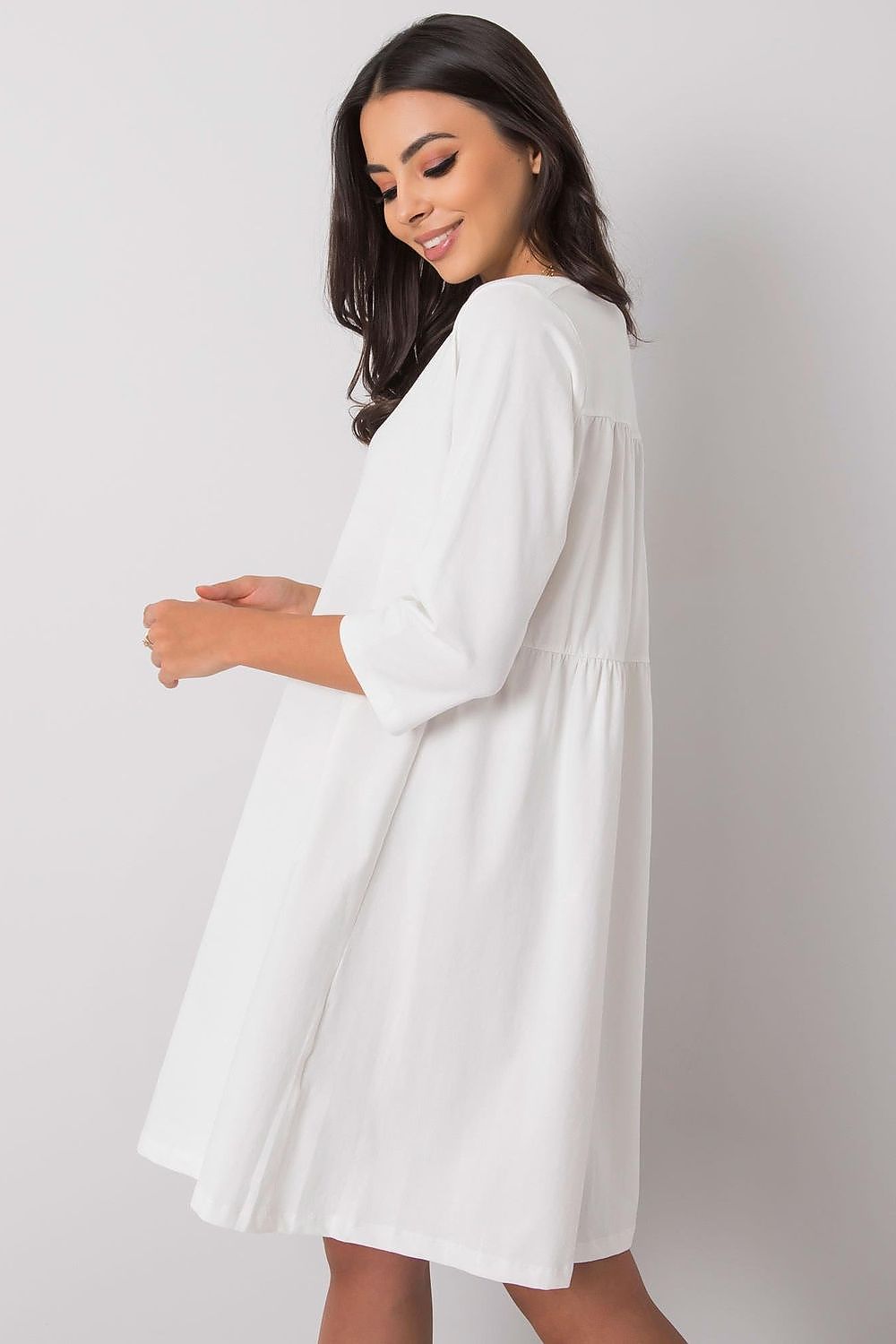 Stilig dagskjole med løs passform - Relevance til dame fra MS StyleHaven, laget av Bomull; Elastan-1, farge Hvit, størrelse L/XL, med 45720 ermer, perfekt til casual; dress
