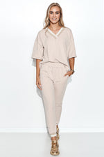 Sett Makadamia til dame fra MS StyleHaven, laget av Bomull, farge beige, størrelse 44/46, med long ermer, perfekt til casual; dress