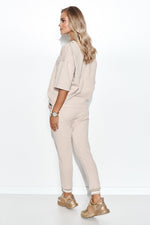 Sett Makadamia til dame fra MS StyleHaven, laget av Bomull, farge beige 2, størrelse 36/38, med long ermer, perfekt til casual; dress