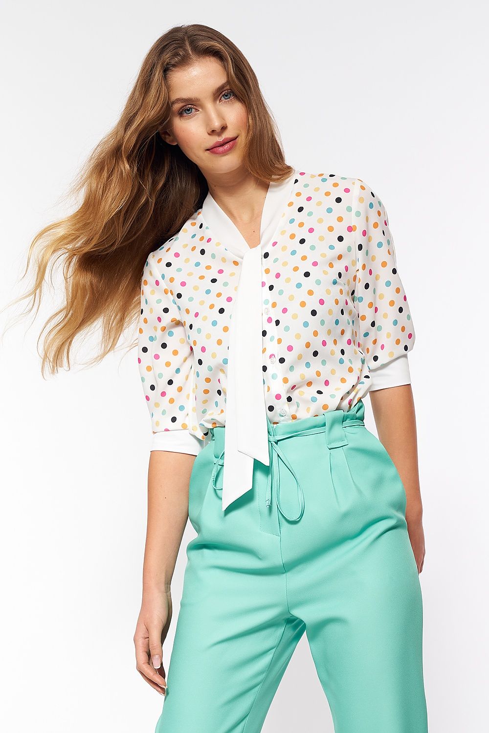 Kortermet skjorte Nife til dame fra MS StyleHaven, laget av polyester, farge Svart, størrelse 38, med sleeveless ermer, perfekt til casual; dress