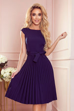 Lila plissert dagskjole – elegant og allsidig | Numoco til dame fra MS StyleHaven, laget av polyester, farge Fiolett, størrelse XL, med short ermer, perfekt til casual; dress