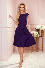 Lila plissert dagskjole – elegant og allsidig | Numoco til dame fra MS StyleHaven, laget av polyester, farge Fiolett, størrelse XS, med short ermer, perfekt til casual; dress