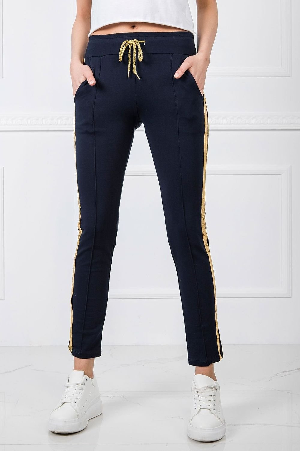 StrideLine – Joggebukser for kvinner med kontraststriper på siden til dame fra MS StyleHaven, laget av Bomull; Elastan-1, farge Marineblå, størrelse S, med sleeveless ermer, bukselengde long, perfekt til casual; dress