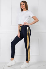 StrideLine – Joggebukser for kvinner med kontraststriper på siden til dame fra MS StyleHaven, laget av Bomull; Elastan-1, farge Marineblå, størrelse M, med sleeveless ermer, perfekt til casual; dress