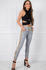 StrideLine – Joggebukser for kvinner med kontraststriper på siden til dame fra MS StyleHaven, laget av Bomull; Elastan-1, farge Grå, størrelse S, med sleeveless ermer, perfekt til casual; dress