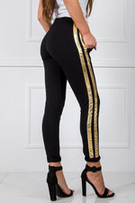 StrideLine – Joggebukser for kvinner med kontraststriper på siden til dame fra MS StyleHaven, laget av Bomull; Elastan-1, farge Svart, størrelse S, med sleeveless ermer, perfekt til casual; dress