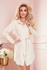 Limited Edition Beige og hvit rutete skjortekjole med svarte mansjetter – allsidig og stilig til dame fra MS StyleHaven, laget av polyester, farge beige, størrelse S, med long ermer, perfekt til casual; dress