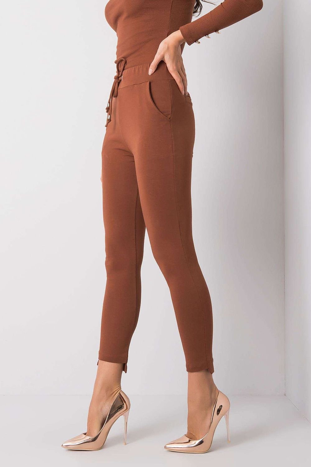 BFG – koniske joggebukser for kvinner med knytebånd i midjen til dame fra MS StyleHaven, laget av Bomull; Elastan-1, farge Brun, størrelse L, med long; 3-4 ermer, perfekt til casual; dress