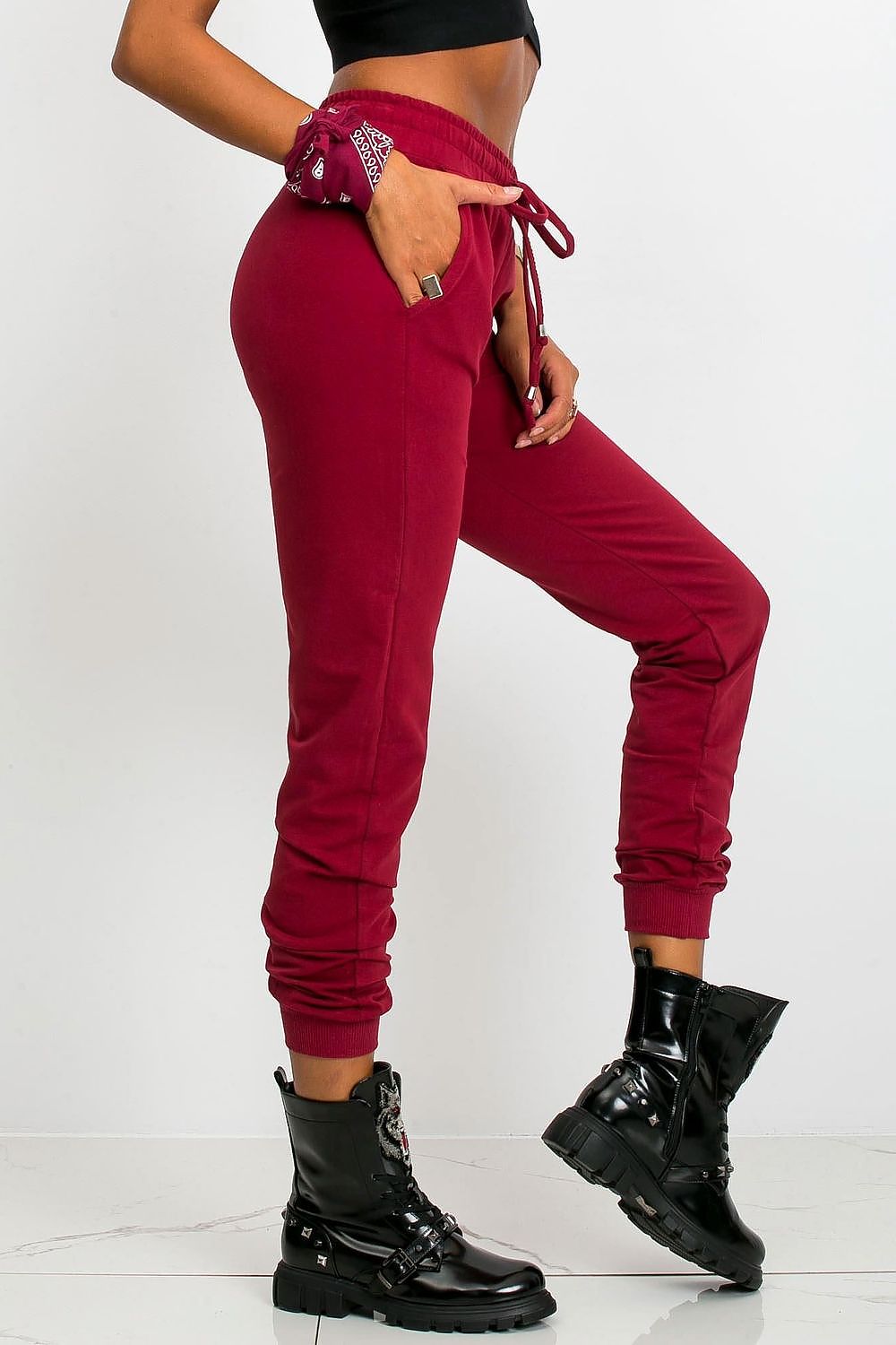 Oppdag vårt utvalg av stilfulle Rød Treningsbukser BFG til dame i ulike størrelser og kvalitetsmaterialer – perfekte til jobb, fritid og alle dager. Rask levering og gode priser hos MS Stylehaven. se mer!