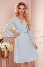 Isabella-kjole fra Numoco – Elegant plissert chiffongkjole for spesielle anledninger til dame fra MS StyleHaven, laget av polyester, farge Marineblå, størrelse L, med long ermer, perfekt til casual; dress