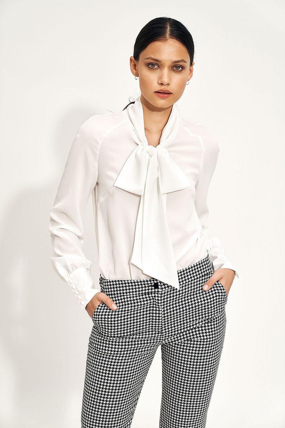 Bluse Nife til dame fra MS StyleHaven, laget av polyester, farge beige, størrelse 36, med long ermer, perfekt til casual; dress