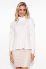 Oppdag vårt utvalg av stilfulle Beige Makadamia-høyhalskrage til dame i ulike størrelser og kvalitetsmaterialer – perfekte til jobb; fritid og alle dager. Rask levering og gode priser hos MS Stylehaven. se mer!