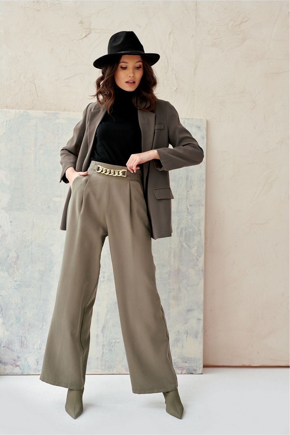 Sienna vide bukse med kjettingbelte – høy midje og sofistikert stil fra MS StyleHaven, størrelse 38, med short, bukselengde long, kjolelengde mini, kjolestil wrap; a-line