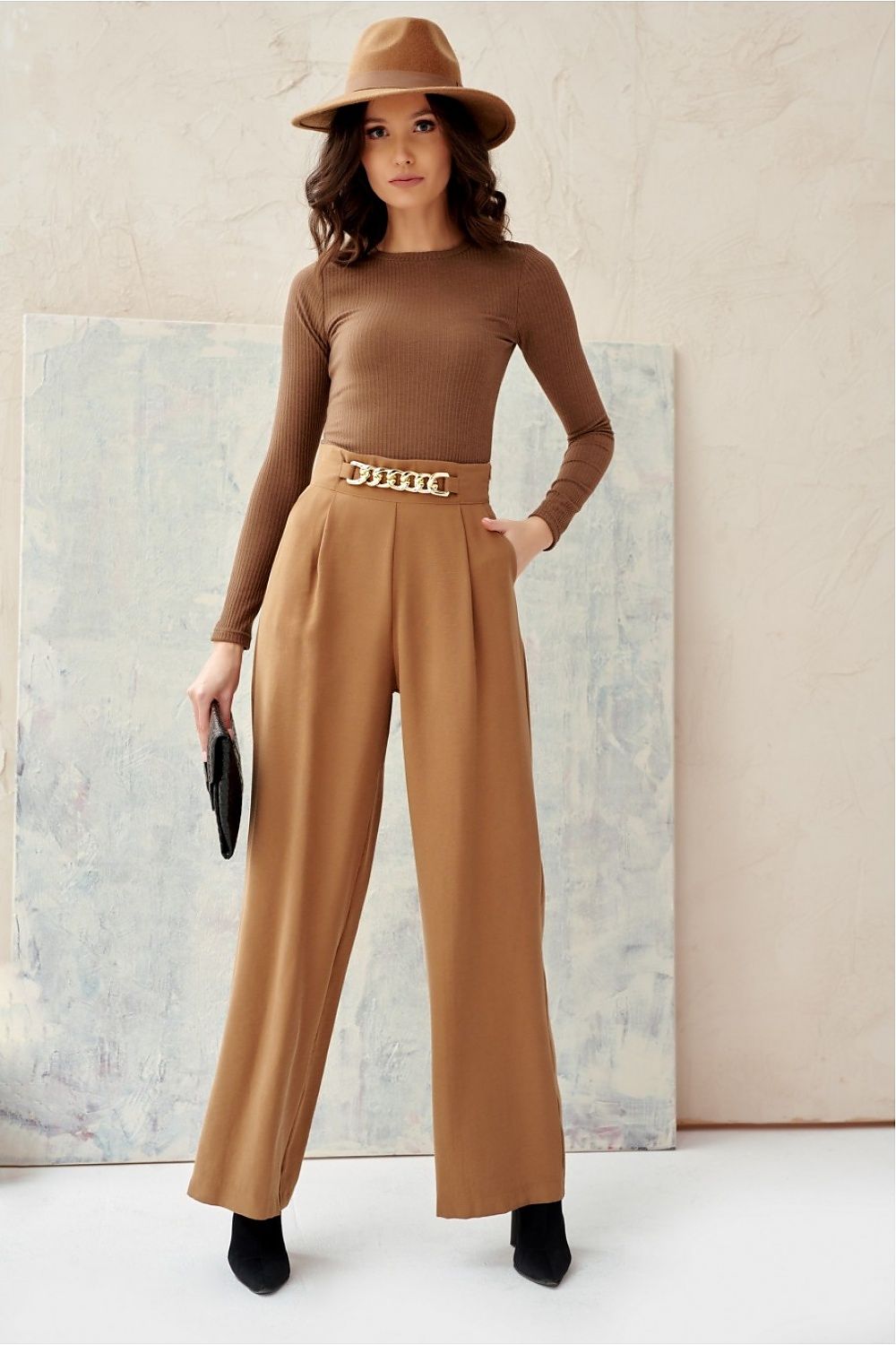Sienna vide bukse med kjettingbelte – høy midje og sofistikert stil fra MS StyleHaven, størrelse 40, med short, bukselengde long, kjolelengde mini, kjolestil wrap; a-line