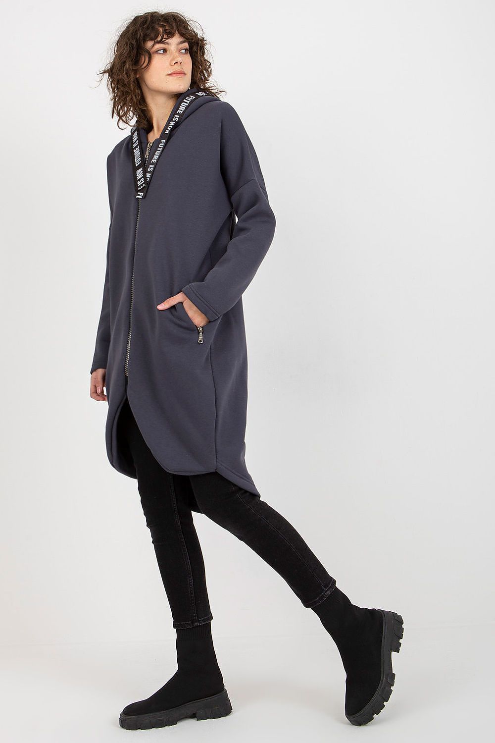 Oppdag vårt utvalg av stilfulle Blå Genser - Relevans til dame i ulike størrelser og kvalitetsmaterialer – perfekte til jobb; fritid og alle dager. Rask levering og gode priser hos MS Stylehaven. se mer!