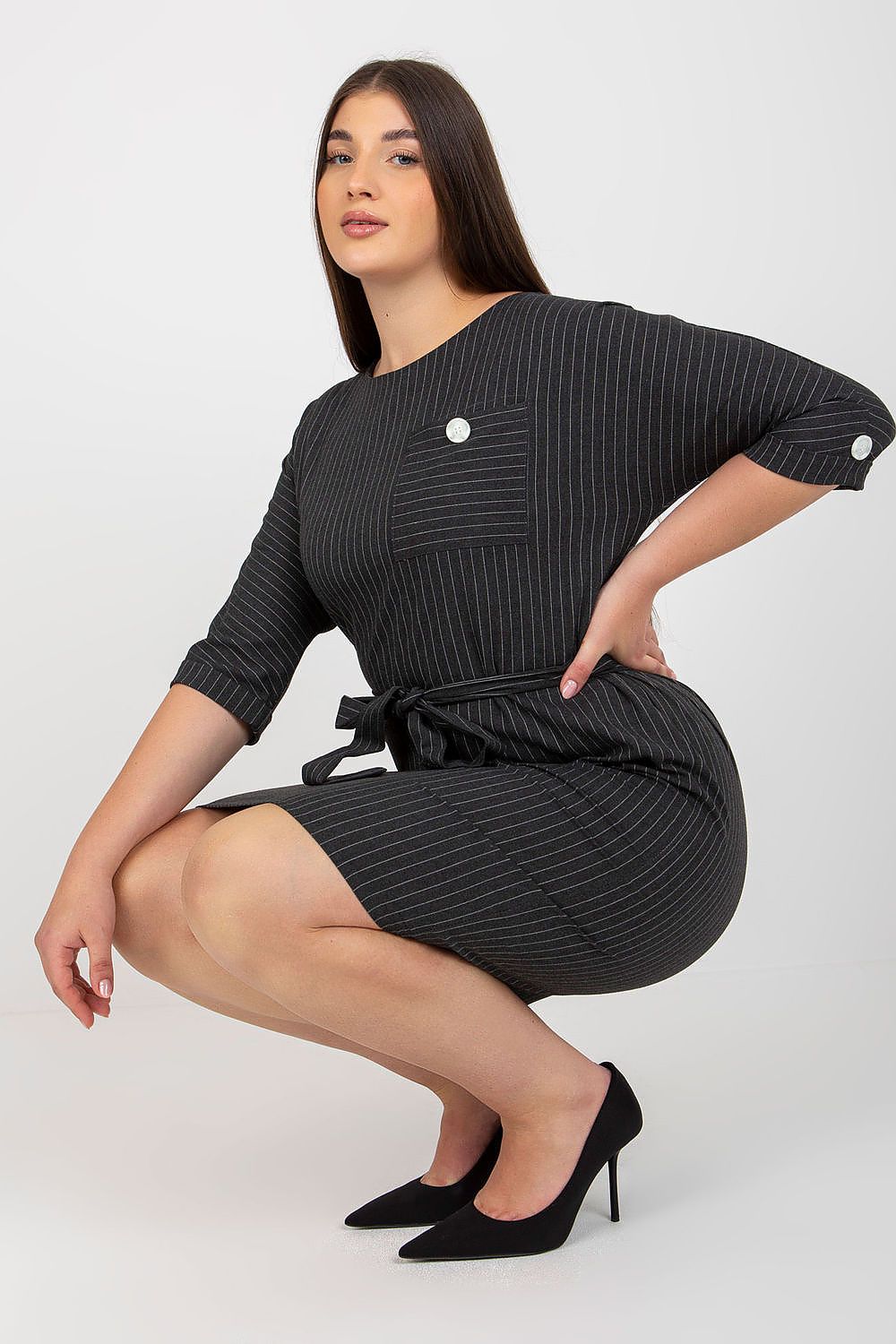 Lakerta Plus size Pencil Dress - 3/4 ermer til dame fra MS StyleHaven, laget av Ull; polyester, farge Svart, størrelse 48, med 45720 ermer, perfekt til casual; dress